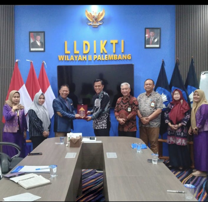 Rektor ITB Bina Sriwijaya Beserta Jajaran Jalin Silaturahmi Dengan LLDikti Wilayah II Palembang Rektor ITB Bina Sriwijaya Beserta Jajaran Jalin Silaturahmi Dengan LLDikti Wilayah II Palembang